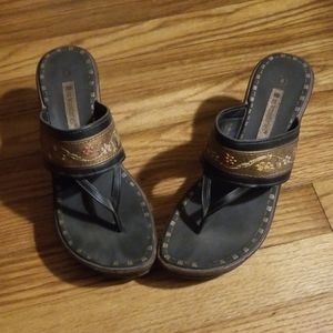 No boundaries wedge sandals